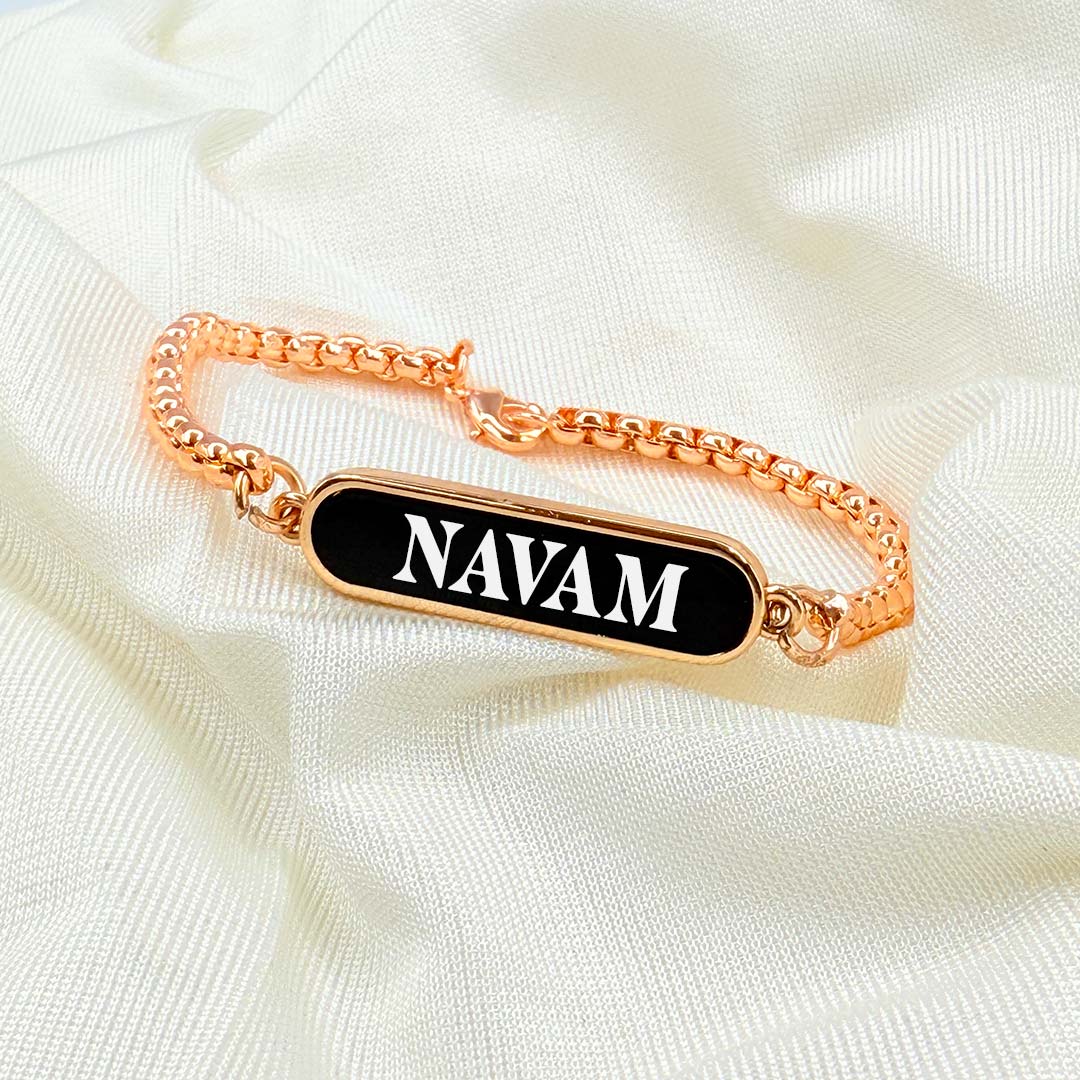 Classic Engraved Chain Bracelet – Personal Name on Black Plate