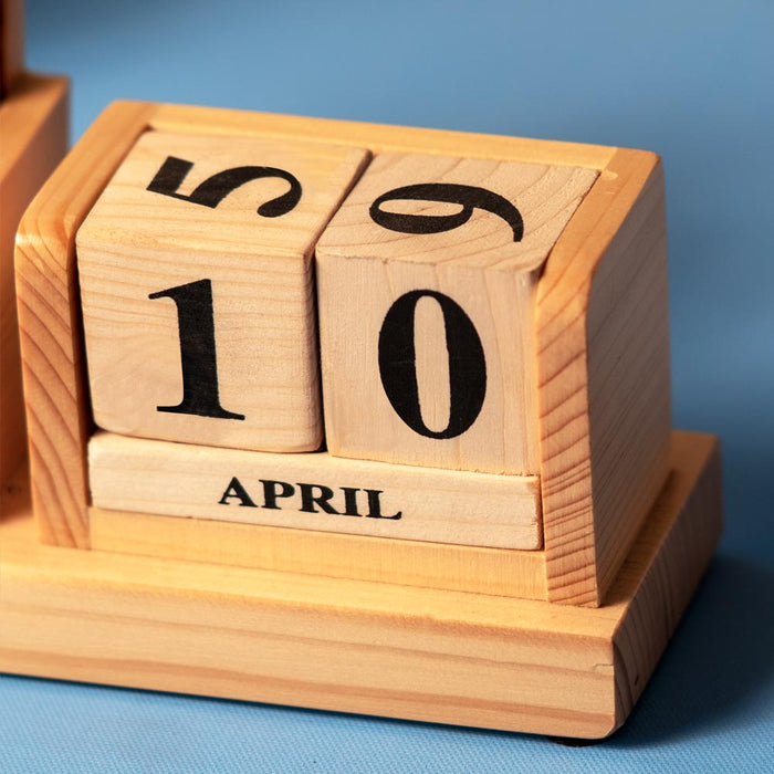 SPECIAL WOODEN MOBILE STAND WITH CALENDER